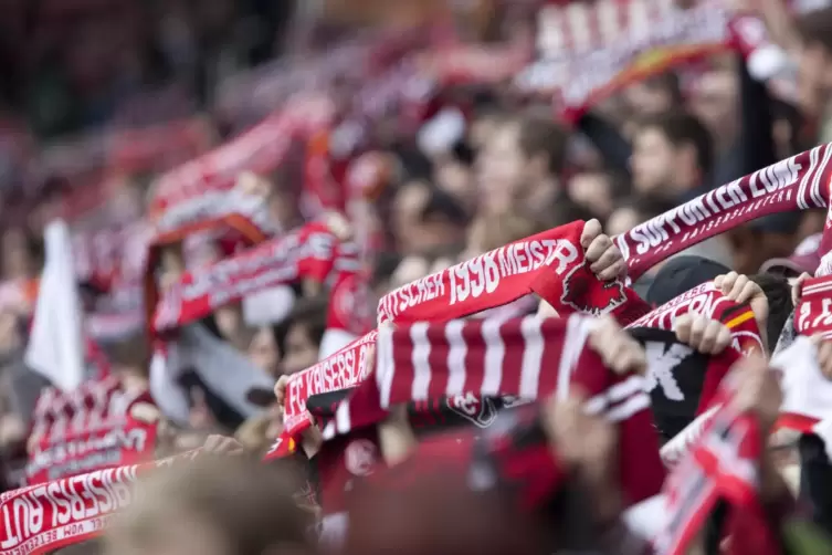 Zu möglichst vielen Spielen will der FCK-Fanclub Hatzenbühl die Roten Teufel begleiten.