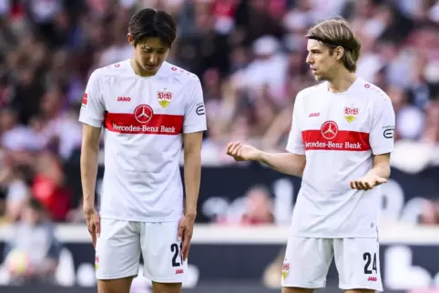 Ratlos: die VfB-Spieler Hiroki Ito (links) und Borna Sosa. 