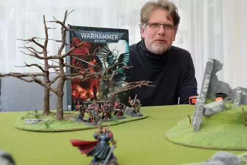 Heiko Hübscher aus Rosenkopf ist Chef im Rosengarten und Fan des Spiels „Warhammer“.