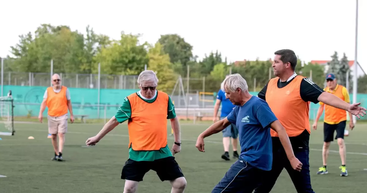 “Join the Walking Football Craze with 1. FC Kaiserslautern’s Trial Session at Fröhnerhof”