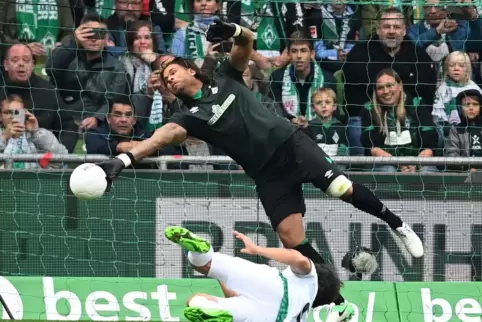 Tim Wiese 2022 beim Abschiedsspiel für Claudio Pizarro in Bremen. 