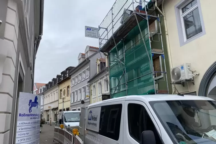 Enger Bereich: Baustelle in der Roßmarktstraße.