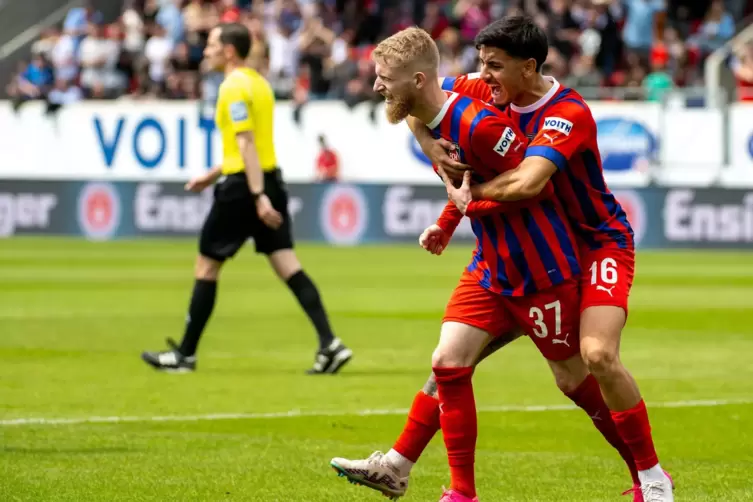 Heidenheim jubelt, es könnte was werden mit dem Aufstieg in die Bundesliga. 