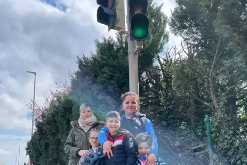 Nicole Luczak (links) und Kathrin Martorana-Hack sorgen sich um die Sicherheit ihrer Kinder. 