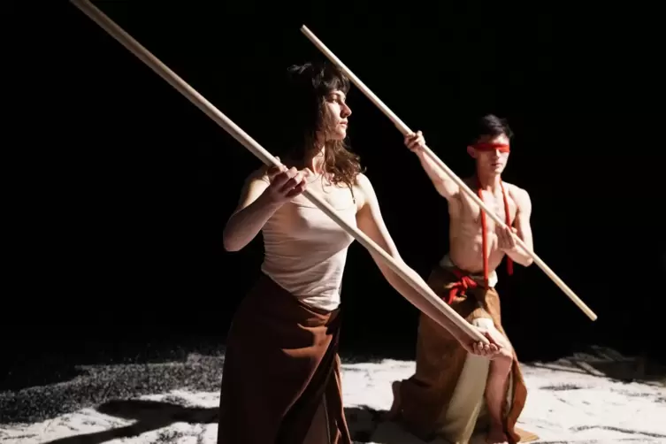 Wie Yin und Yang? Miriam Markl und Felix Chang in dessen neuer, tief spiritueller Choreografie „Wujin“. 