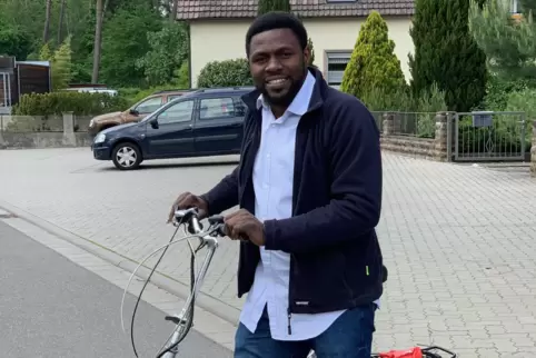 Will Fahrräder in seinem Heimatland Nigeria populärer machen: Olumide Oladoyin aus Dudenhofen. 