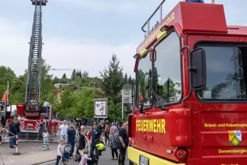 Große Feuerwehrfahrzeuge wurden beim Kreisfeuerwehrtag in Dienst gestellt.