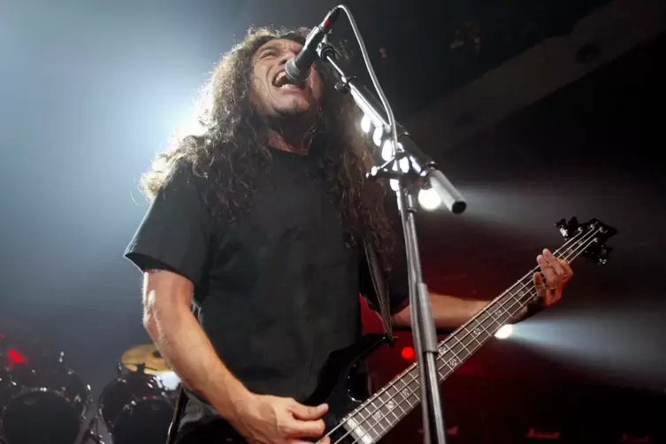 Tom Araya, Frontmann und Bassist der Thrash-Metal-Band Slayer, gilt als Autor mitunter kontroverser Texte.