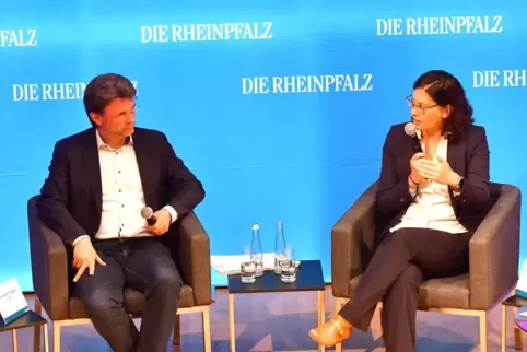 Wie gut ist das Betreuungsangebot in Bad Dürkheim? Hier gehen beim Wahlforum mit Christoph Glogger (SPD) und Natalie Bauernschmi