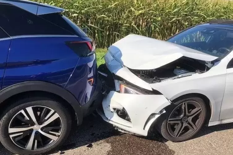 In der Maudacher Straße fuhr eine Frau auf ein wartendes Auto auf. 