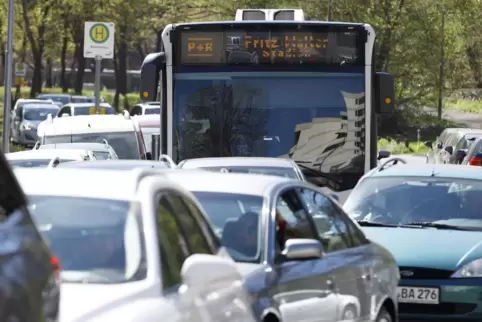 Der Einsatz von E-Bussen erfordert eine gute Planung: Für Staus oder Umleitungen muss beispielsweise eine Stromreserve an Bord s