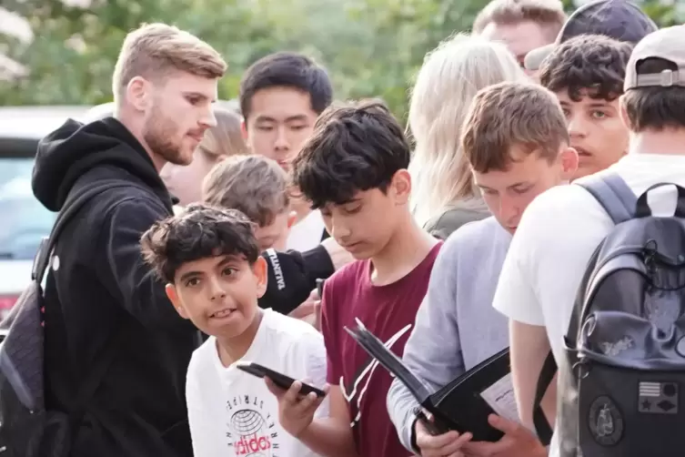 Begehrt bei den Autogrammjägern: Timo Werner.