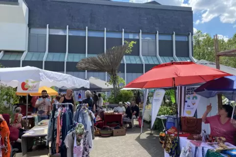 Die Lokale Agenda 21 hatte am Samstag zu dem Markt im Hack-Museuemsgarten eingeladen.