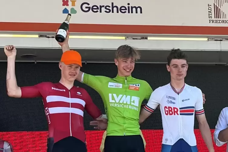 Rundfahrt-Siegertreppchen: Der Deutsche Louis Leidert (Mitte) gewinnt die 35. LVM Saarland Trofeo vor dem Dänen Patrick Frykjaer