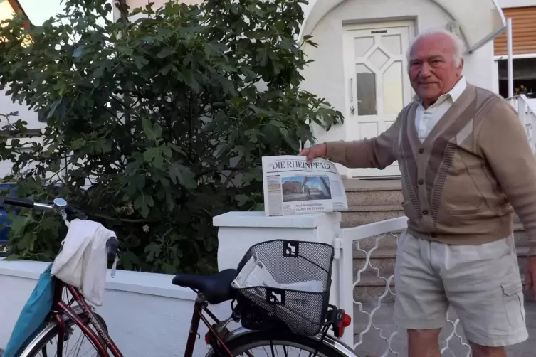 Im ersten Morgengrauen ist Ernst Niederer mit der RHEINPFALZ in Hagenbach unterwegs. 