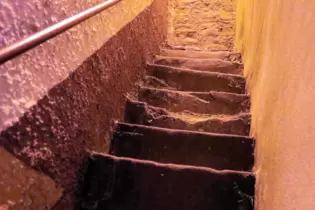 Schmal, steil, gefährlich: Die Treppe, die von der Untergasse aus zur Alten Kellerei führt.