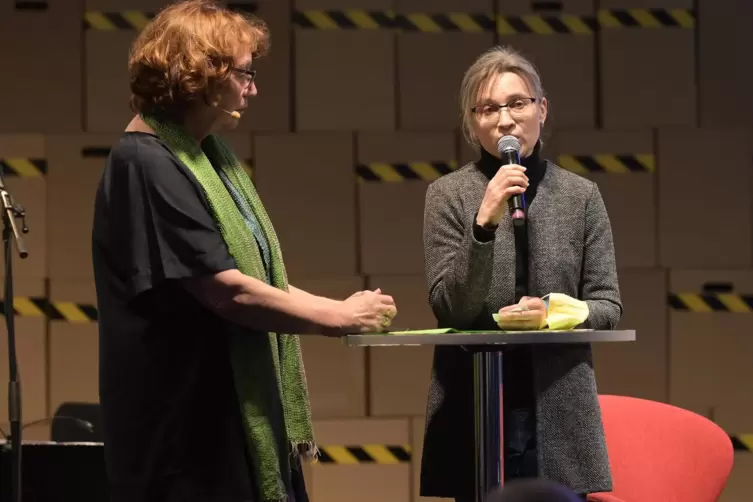 Valentyna Sobetska beim „Abend für den Frieden“ im Ludwigshafener Pfalzbau.