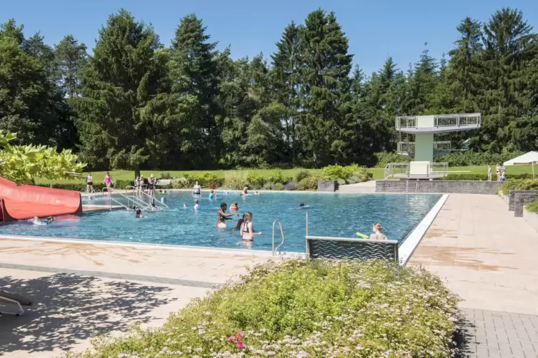 Unbekannte sind in ein Kassenhäuschen im Waldfreibad Miesau eingebrochen.