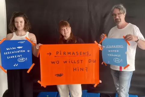 Das Team der Montag Stiftung startet sein dreimonatiges Projekt mit Fragen an die Pirmasenser: Projektleiterinnen sind Theresa H