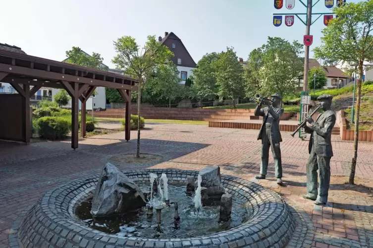 Der Eugen-Kleemann-Platz im Dorfzentrum wird schon bald in eine Festmeile mit Zirkuszelt verwandelt. 