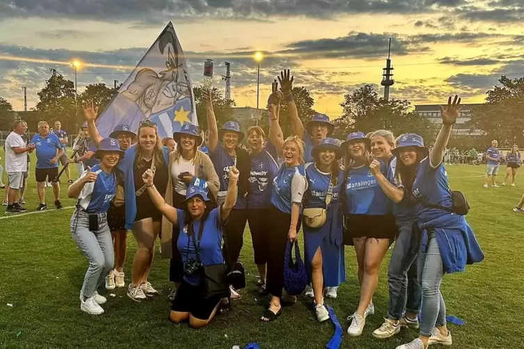 Im Fußball gibt es immer mehr weibliche Fans, auch in Deidesheim. 