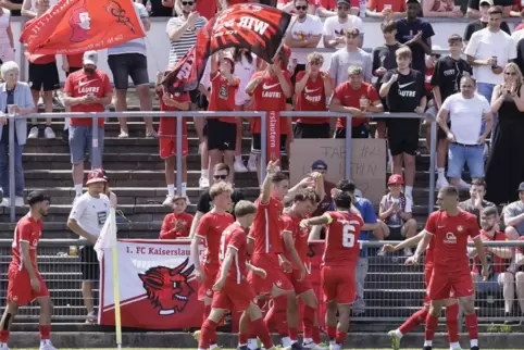 Hitzige Partie, beste Stimmung auf den Rängen: Die U19 des FCK steigt in die Bundesliga auf.