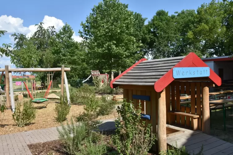 Vom Wasserspielplatz über eine Palmeninsel bis zur Werkstatt: Auf dem neuen Kita-Gelände gibt es viel zu entdecken.