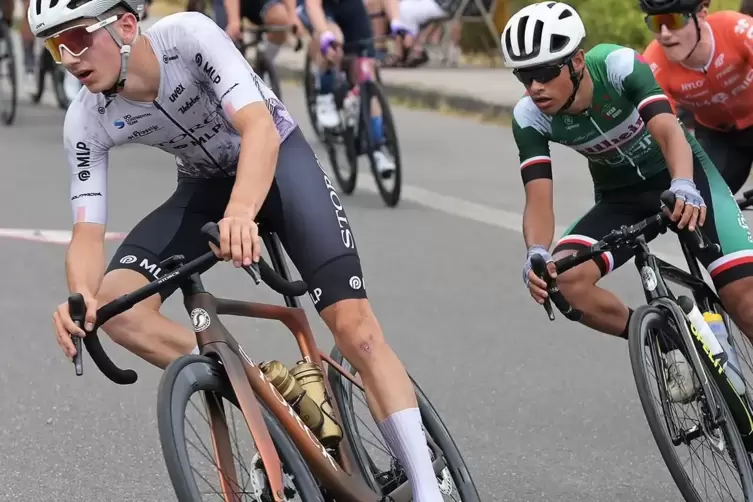 Nicht in Bestform: Lokalmatador Lauric Schwitzgebel (links) beim Radkriterium in Dahn. 