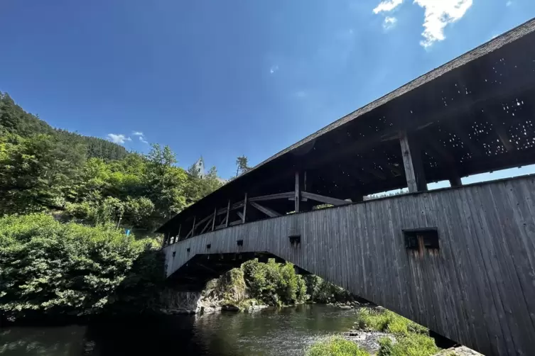 Die Holzbrücke in Forbach ist ein beliebtes Fotomotiv. 