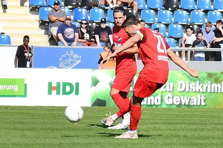 Paul Stock vor seinem letzten Tor für den TSV Steinbach, dem 1:1 im Hessenpokal-Finale gegen den FSV Frankfurt. 