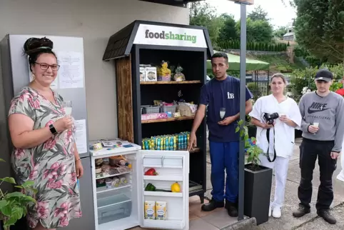 Am Haus von Anika Weber in in Rimschweiler steht der vierte Food-Fairteiler in Zweibrücken. Es ist der erste auf Privatgelände. 