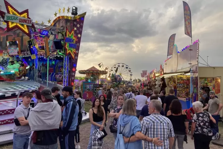 Riesenrad, alle möglichen Buden und ganz viel Spaß: Das sind die Zutaten, die das Webenheimer Bauernfest zum größten Volksfest d