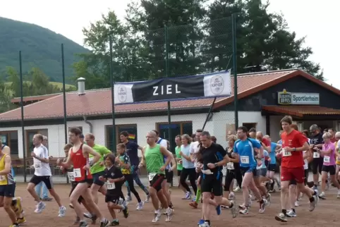 Zum 19. Mal machen sich Läufer am Sportlerheim auf den Weg. Für den 20. Lauf 2024 will sich der Verein noch was Besonderes ausde