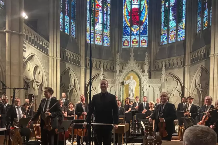 Viel Beifall für die Staatsphilharmonie und Michael Francis schon nach der Feuerwerksmusik in der Speyerer Gedächtniskirche. 