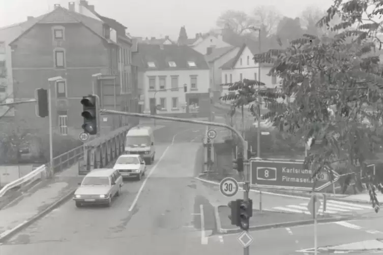 Von der Stadt aus ging’s über die Hornbachbrücke hinüber nach Bubenhausen. 