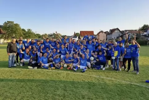 Die Spieler der SG Münchweiler/Alsenbrück-Langmeil konnten nach der Relegation gegen die SG Hochspeyer ihren Aufstieg in die A-K