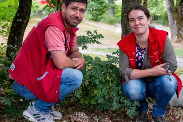 Die Zoopädagogen Danny Stock und Lena Stoller haben den Grundschülern auch am Beispiel der Indischen Sternschildkröte Artenschut