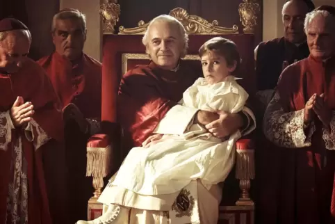 Um Umerziehung im Namen der Kirche geht es im Film „Die Bologna-Entführung – Geraubt im Auftrag des Papstes“.