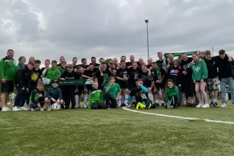 Ganz stark: Mit 75 Punkten aus 26 Begegnungen feierte die Mannschaft der TSG Kerzenheim die Meisterschaft in der C-Klasse Kaiser