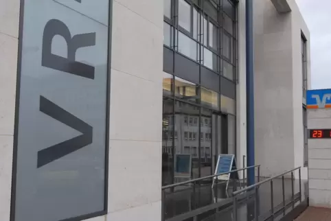 Die ehemaligen VR-Bank-Kasserier stehen erneut vor Gericht. Die unterschlagenen 1,14 Millionen Euro sind immer noch nicht aufget