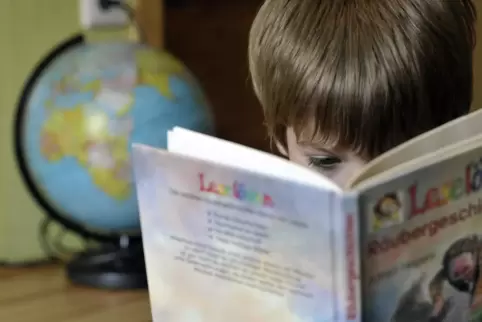  Kinder sollen beim Lesesommer nicht nur viele Seiten lesen, sondern auch entdecken, wieviel Spaß das Schmökern machen kann. 