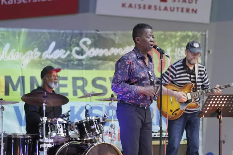 Entspannter Sound: Bernhard „Smitty“ Smith und Band im Volkspark. 