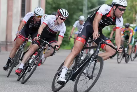  Das Rheinzaberner Kriterium 2018. An zweiter Position Simon Nuber im Trikot des Teams Möbel Ehrmann.