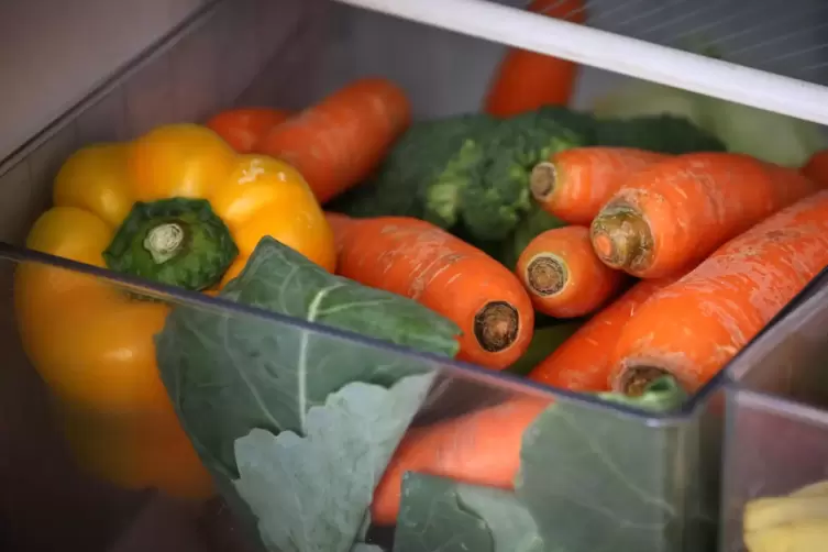 Bei Sommerhitze sollten Obst und Gemüse unverpackt gelagert werden. 