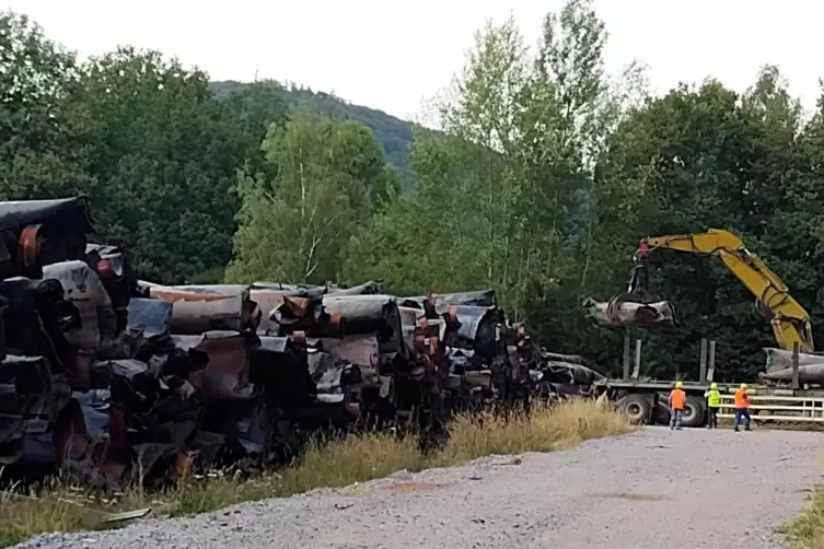 Unterhalb der Burg Gräfenstein, beim Parkplatz Schäferei, ist das Lager für den Bau der Gaspipeline. Hier liegen auch ausgebaute