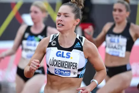 Gina Lückenkemper ist weiterhin die schnellste deutsche Sprinterin und blickt optimistisch in Richtung Weltmeisterschaft. 