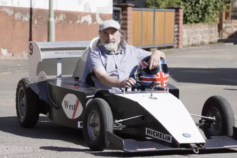 Paul-Peter Götz mag Oldtimer, aber auch Seifenkisten. 