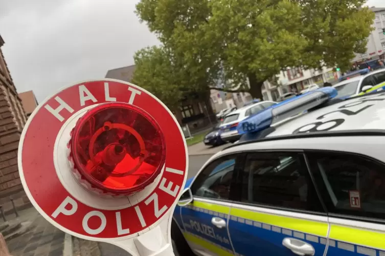 Zwei Verkehrsunfälle, bei denen FAhrradfahrer verletzt wurden, meldete die Polizei in Kaiserslautern am Montag. 