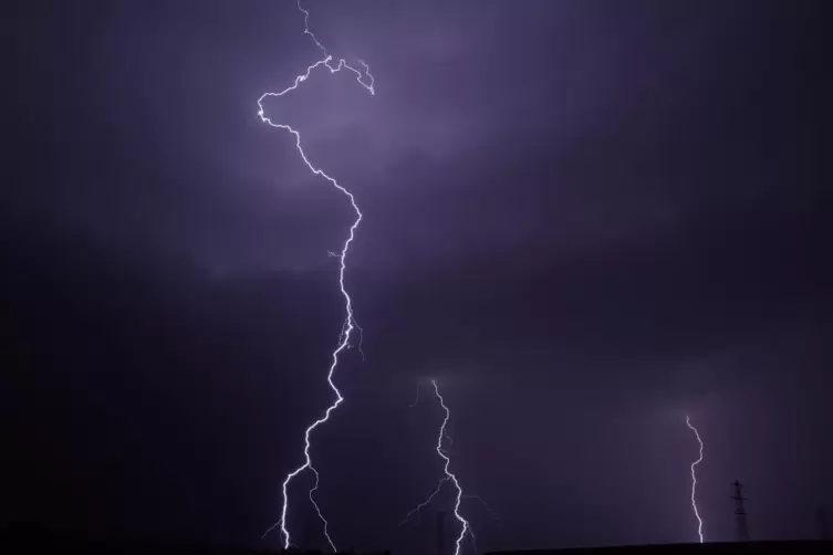 Gewitter zogen in der Nacht auf Mittwoch über die Südwestpfalz hinweg.