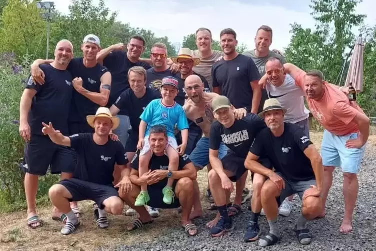 Ein eingeschworenes Team: Die Herren 30 der Bunker Boys Brücken sind in die Verbandsliga aufgestiegen. 